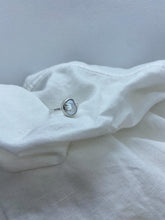 Load image into Gallery viewer, Pearl Ring
